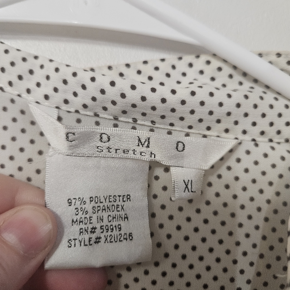 Como Stretch White Polka Dot Button Down Blouse! - Picture 2 of 6